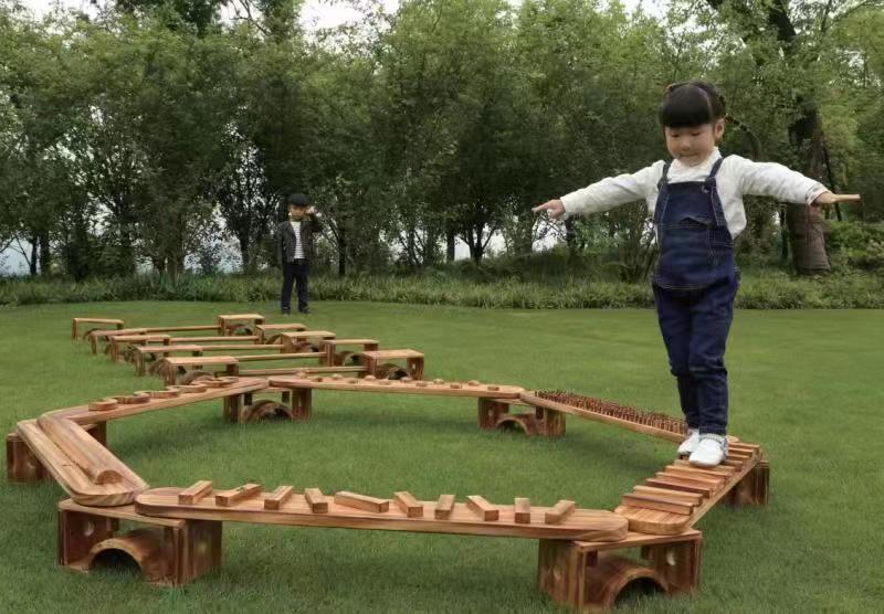 幼兒園戶外碳化實木玩具