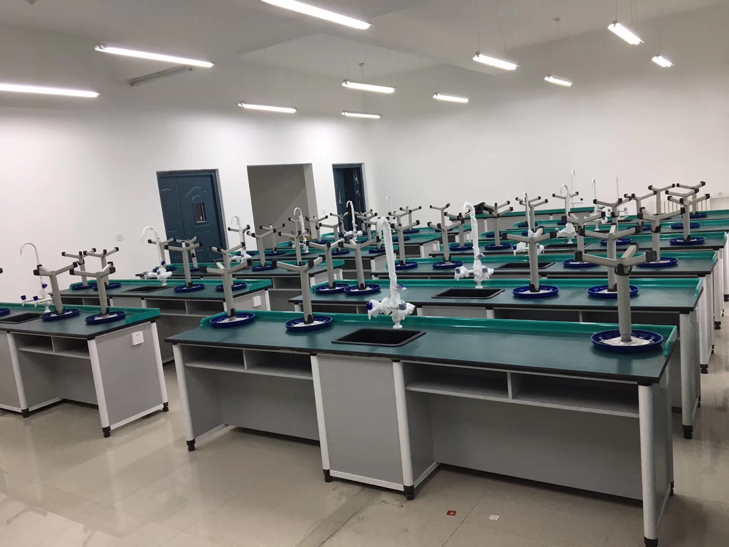 小學(xué)科學(xué)鋁木結(jié)構(gòu)實(shí)芯理化板桌面教學(xué)實(shí)驗(yàn)室