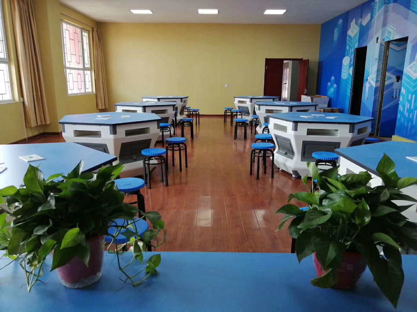 小學(xué)科學(xué)實(shí)驗(yàn)室六邊桌