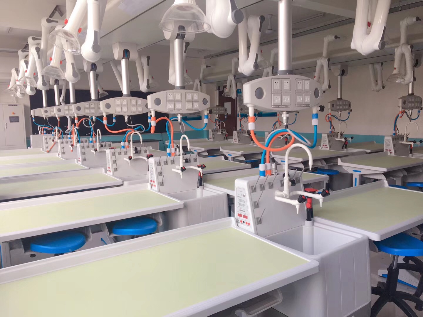 新型一體化吊裝化學(xué)通風(fēng)實(shí)驗(yàn)室